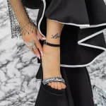 Sandale s tankom petom i platformom za žene 2YXD80 Crna | Mei