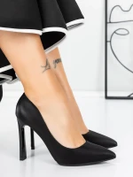 Cipele s debelom petom 3DC36 Crna | Mei